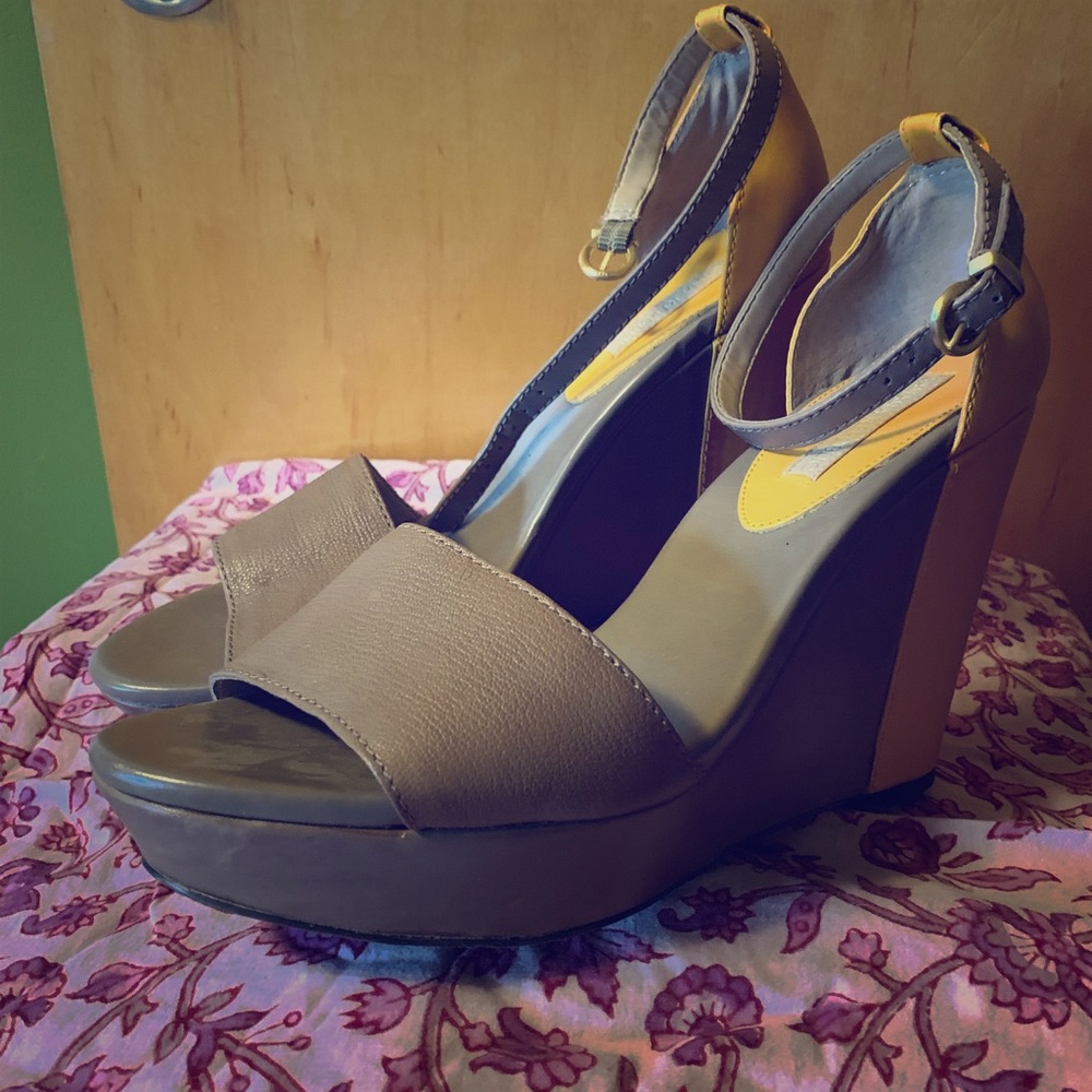 Ankle strap wedge heels 11 Banana Republic